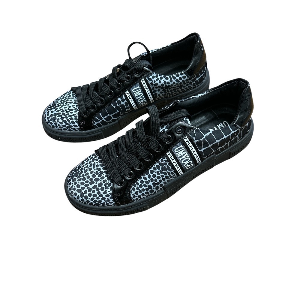 UMYOGO Skater Shoes Size 40‎ Black and White. NWOT